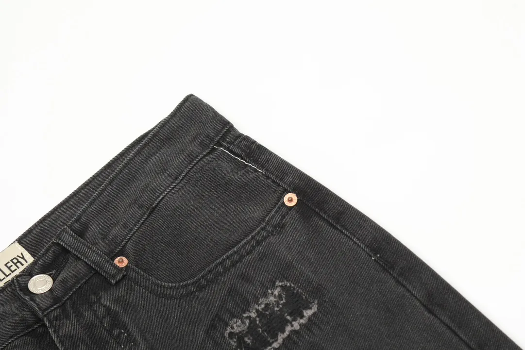 #8020 P246💰 GALLERY DEPT. Skull hand-stitched distressed distressed jeans - Original purchased and patterned to truly restore the ultimate vintage texture - Original hardware accessories, washed and other elevators, QR code analysis are all purchased from the original factory, high degree of restoration, you are welcome to compare with a certain product~ - Three-dimensional version Loose and comfortable, not picky about the figure, tall and slim, factory Seiko, original factory quality control, same style for men and women, can be matched with couples, versatile recommendation Essential jeans for all seasons Color: Distressed Black Size: S-XXL (28-36)